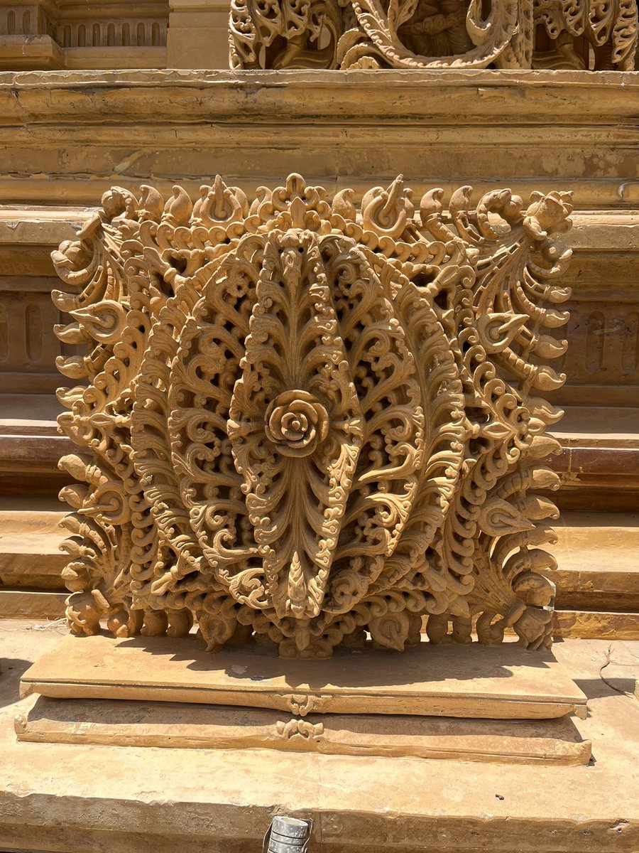 I was mesmerised by the beauty &amp; carvings of Shri Taranga Dham Jain Tirth, Chuli

Constructed in 3rd-4th century BCE by Chalukya dynasty, Chuli Tirth is one of the most beautiful Jain Temples in India due to its perfect architectural style and spellbinding carvings

Located in a