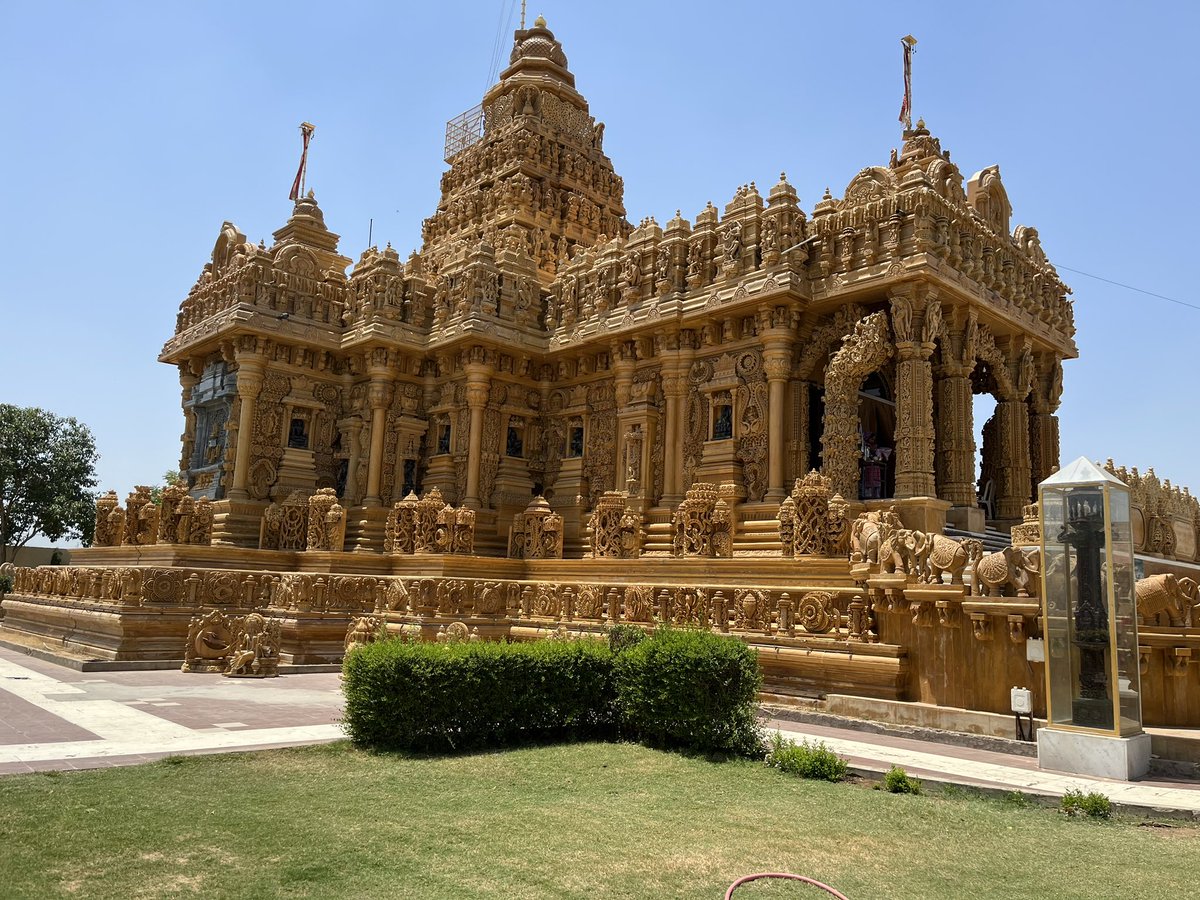 NischalSanghavi's tweet photo. I was mesmerised by the beauty & carvings of Shri Taranga Dham Jain Tirth, Chuli

Constructed in 3rd-4th century BCE by Chalukya dynasty, Chuli Tirth is one of the most beautiful Jain Temples in India due to its perfect architectural style and spellbinding carvings

Located in a small hamlet 120 km from Ahmedabad, Chuli Tirth is a finest example of Māru-Gurjara architecture and a must visit for everyone

@jainismrevival @pushpendramuni @roletosoul @paraskghelaanii @niravshahbjp @jagojainjagore @Ayush_Shah_25 @palakshahjourno @shrutikushwah @tanvisolanki_ @khamandhokla @vikky_j02 @kadamshah11 @bapnasanjay @meetshah144 @jainitcell @vishwajains @nitikjain7 @srijainmahajan @bharatkavikas @gaurangmehta99 @kunaljain_19 @jainism_info @yogbhooshan @vijaydarda @kamuzworld @bhaveshdhruva @cakothari123 @jigz331 @MG_majanilife @RutvikSheth4444 @spreadjainism @NS_Mehta_Fin @yatinshah__ @NamrataShah8