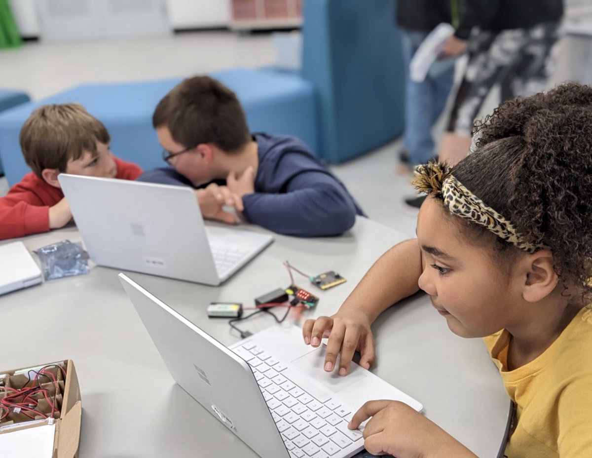 MsBaker_GT's tweet photo. The TechFest GeekOut was FABULOUS!  Many thanks to @Mr_Detrick @ruthcbyrne @iaione_robin @richievandien and our INSPIRING student-mentors from @WHRHighSchool &amp; @WHRMiddleSchool... Over 60 participants joined the fun at our new STEM learning center (fully funded by grants)  💡✨ https://t.co/FcNNVybydS