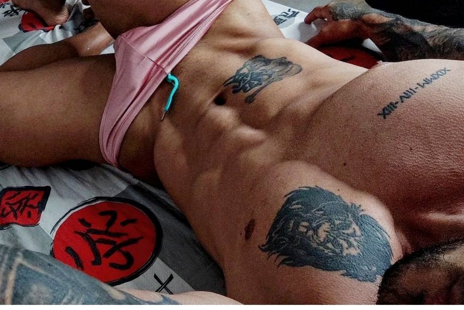 colt_star's tweet photo. Jorge abs landscape 😍❤️🥰 #bodybuilder #muscleabs #sexyhunk https://t.co/lFaJjjJVNu