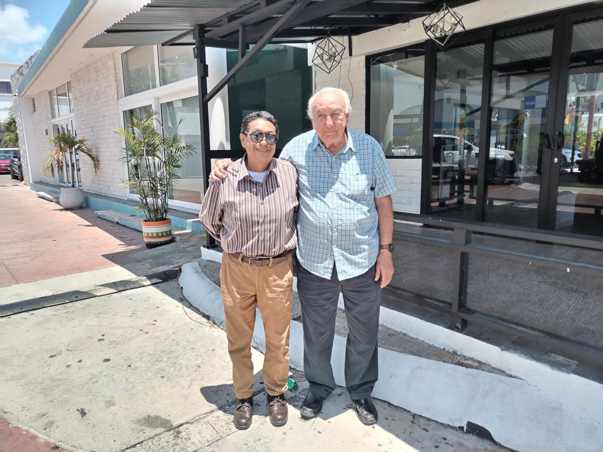 Un gusto recordar con los amigos las anécdotas del desarrollo de la #AdministraciónPúblicaDelEstado y sus #Municipios con el Dr. #MiguelBorgeMartín impulsor del desarrollo económico-social del Estado. Presentes Tony Jiménez , Jorge Pérez y  <a href="/jacr_r/">J Antonio Contreras</a> entre otros Chetumaleños.