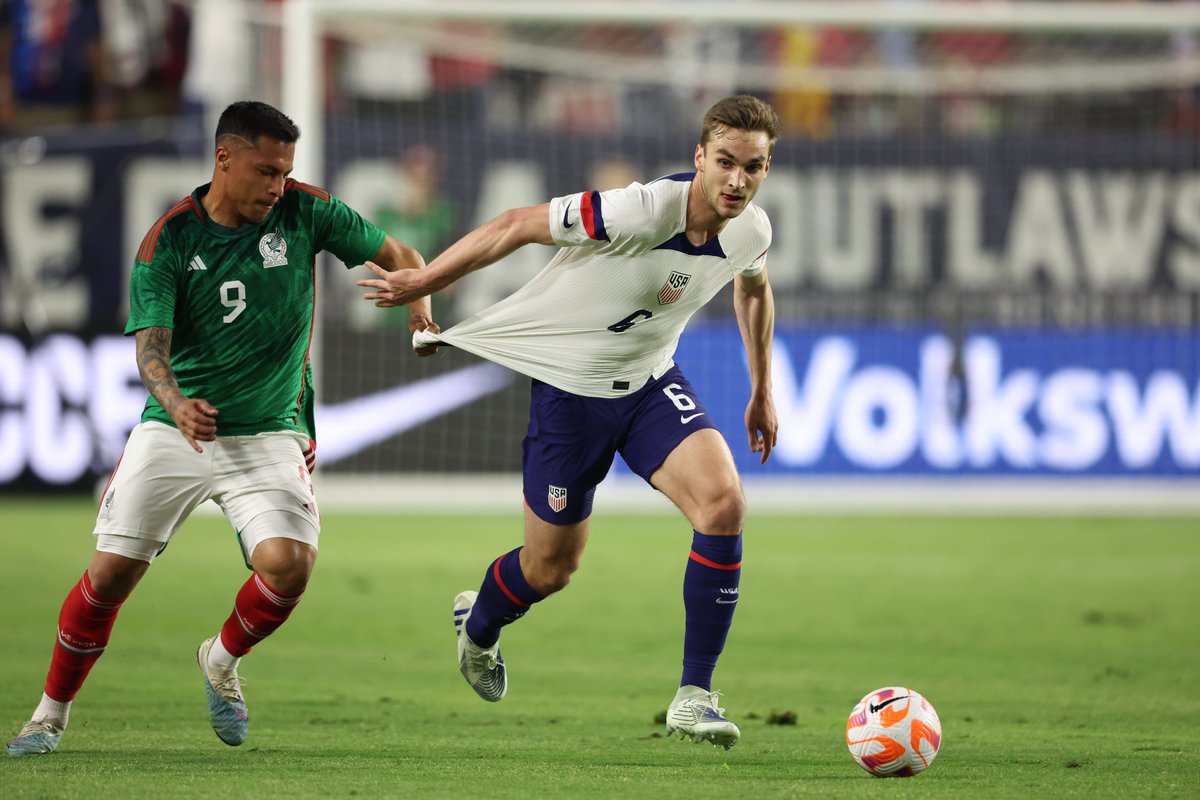 USMNT's tweet photo. Rivalry. 🇺🇸🇲🇽 https://t.co/nCJDkmBjOu