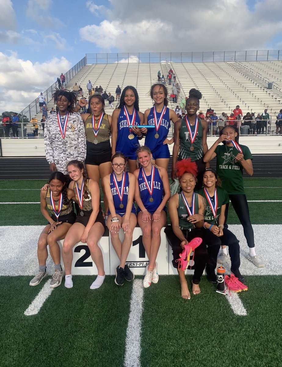 bbyreyz1's tweet photo. AREAM CHAMPS &amp; REGIONAL QUALIFIER!!🥇🥇 
300h - 1st 
4x4 meter relay - 1st 
@ladyjaytrack @NeedvilleA @NCAA https://t.co/JWNv4Bm4r0