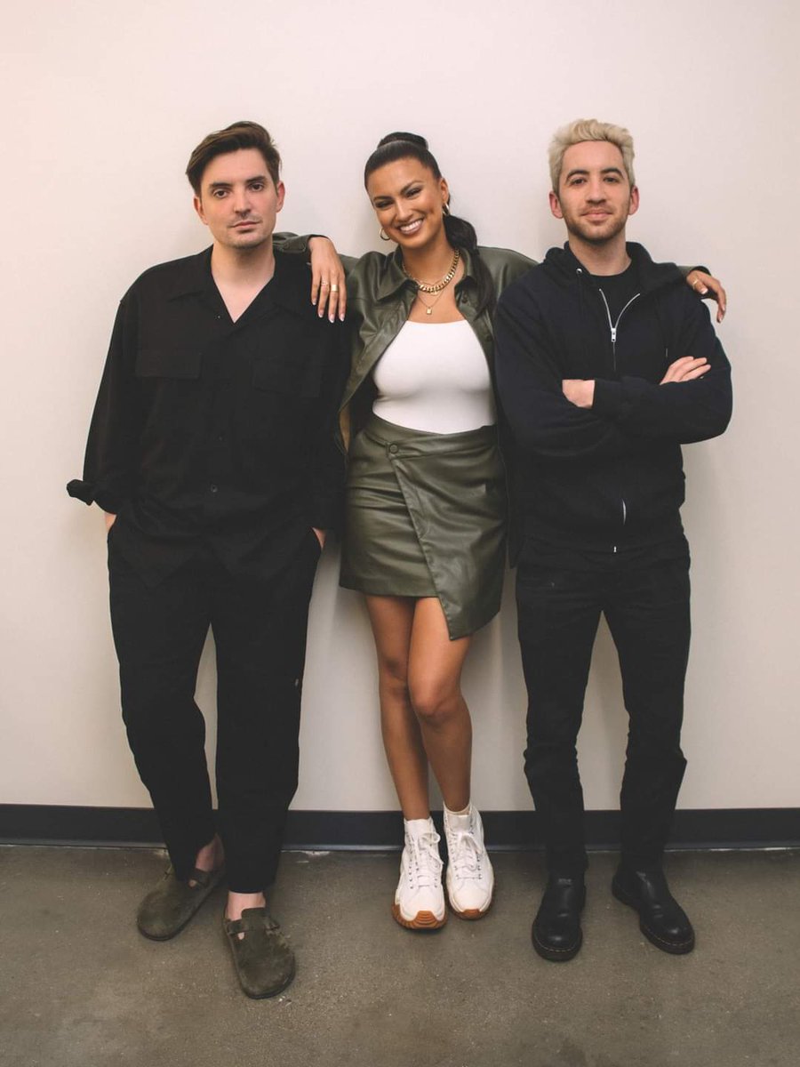 RT @ToriKelly_PH: Full interview with Tori Kelly with the Zach Show is up!
https://t.co/GtIHHWPu14 https://t.co/5K4netZNMj