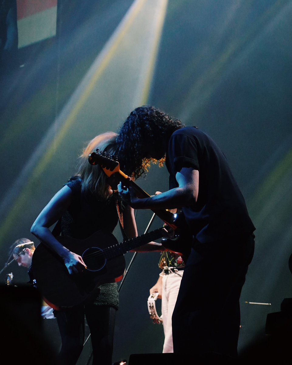 sineadwmustdie's tweet photo. i think they’re in love or something idk

#paramoreManchester https://t.co/o31KzWrI6J