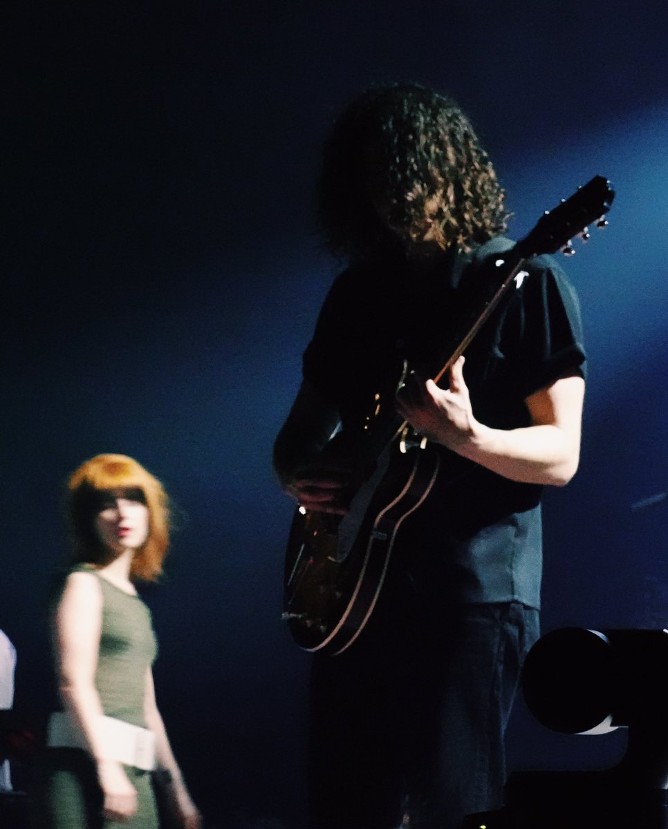 sineadwmustdie's tweet photo. i think they’re in love or something idk

#paramoreManchester https://t.co/o31KzWrI6J