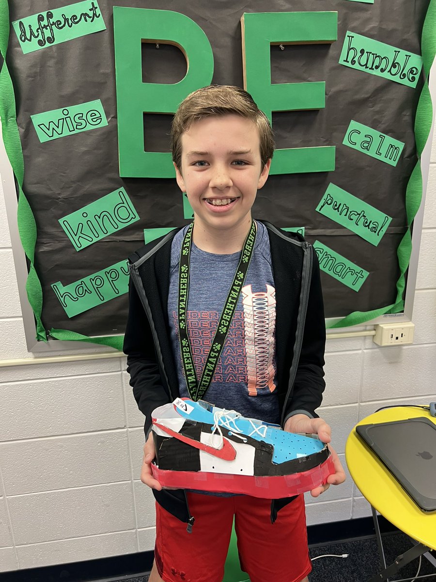 theteachermrse's tweet photo. So first they measured their shoe to find the area and perimeter of their foot and then they created a shoe that would fit them…both size and style! 💚👟👠👞@JFDRAKEMIDDLE @AuburnCityEdu #shoedesignchallenge #STEM https://t.co/eZXIlndaCv