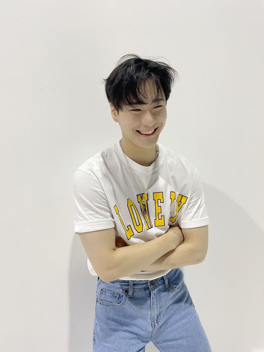 yippieesky's tweet photo. masih ga nyangka, moonbin si tukang tidur, skrng udah tidur buat selamanya ya? binnie, beneran ga sih? kaget bngt, rasanya masih kaya mimpi. skrng udah gaada lagi moonbin yang prik, moonbin yg usil, and moonbin who loves aroha so much. skrng cmn ada moonbin yg udah jadi bintang— https://t.co/dKirxcuJhm