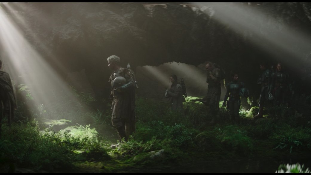 DarksaberLight's tweet photo. "Satine always presented herself with dignity, wearing floral-inspired hairstyles &amp; colors reminiscent of rich foliage. Her appearance was designed to remind her people that their world had been one of lush forests &amp; jewel-colored lakes before war turned Mandalore into a desert." https://t.co/kAZ8UGIDTE