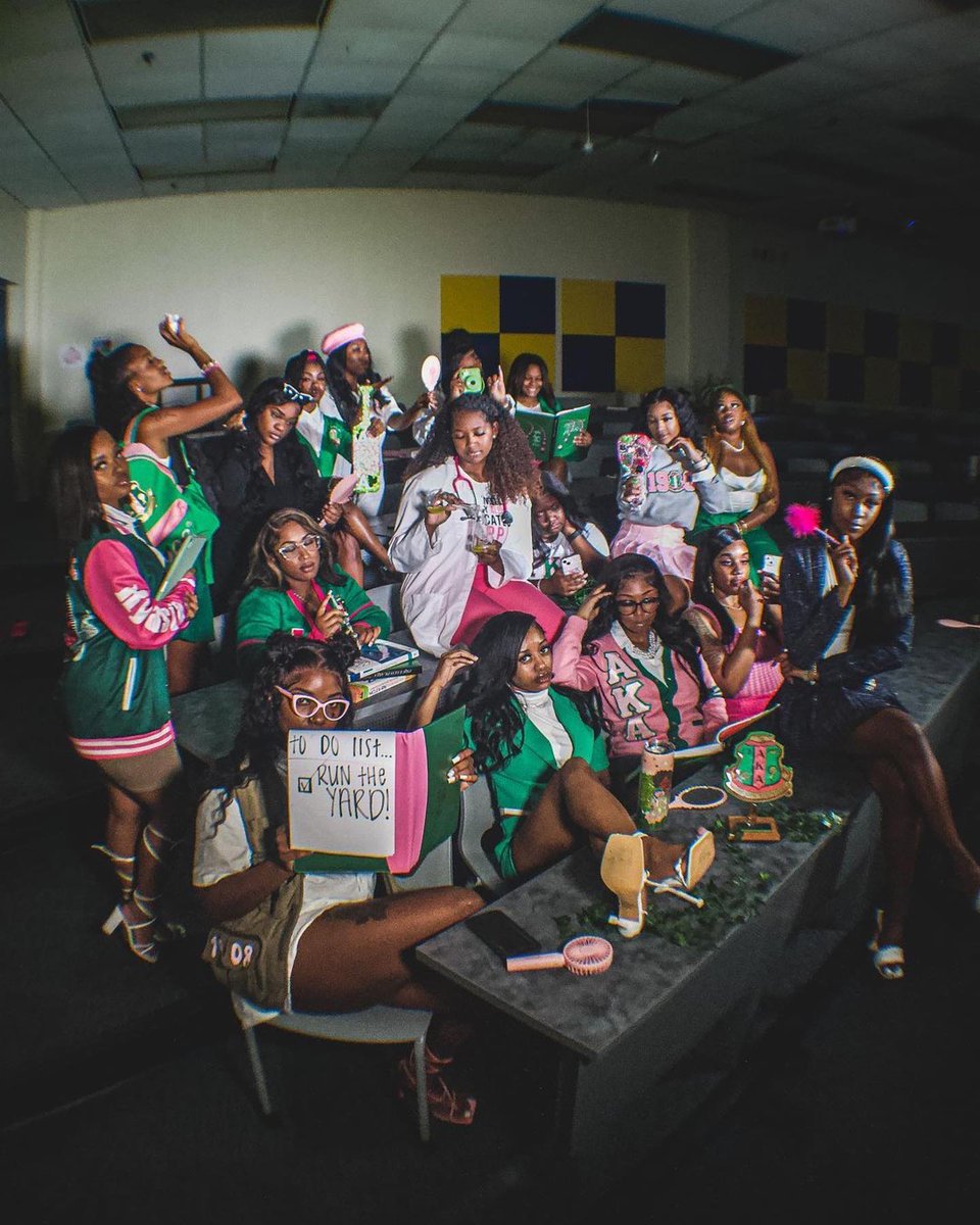 watchtheyard's tweet photo. The AKAs at Albany State University! 💕💚

@swaelenz
📸: @gammasigmaaka 
#AlphaKappaAlpha https://t.co/xla3juEGlS