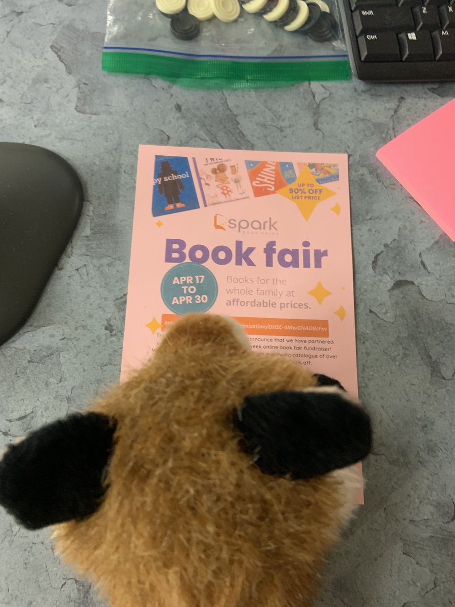Kit discovered a couple of things when visiting the school today!  An online book fair and a yummy pizza lunch!  Lucky kids😁 @DHarkness_CBE