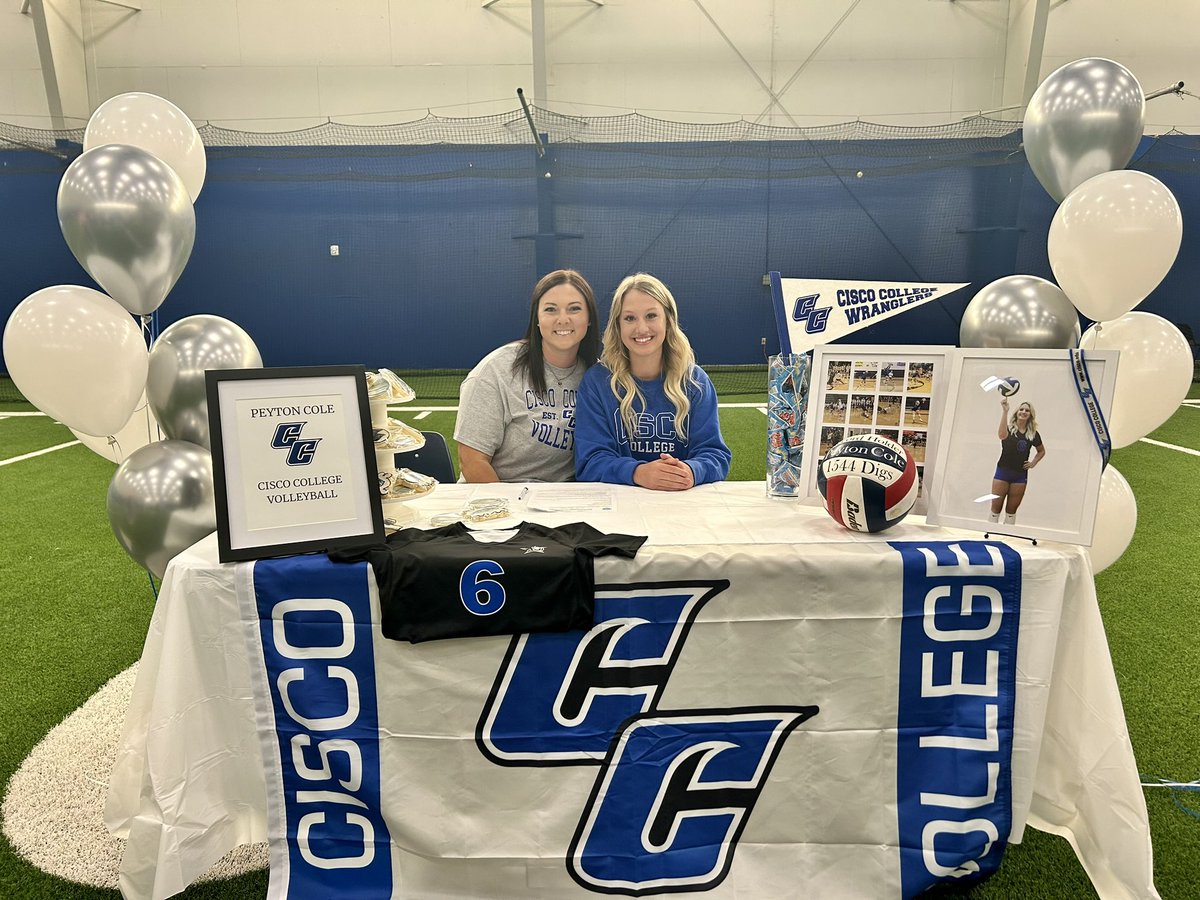 JhsOwlsvball's tweet photo. Congrats to Peyton Cole on signing her NLI today to continue her volleyball career! We are so excited for you!!! 🏐 @peytoncole05 @Gosset41 @DannyDeArman1 @CTRsports @JoshuaISD https://t.co/UE9rZCP2zr
