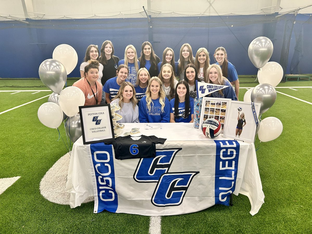 JhsOwlsvball's tweet photo. Congrats to Peyton Cole on signing her NLI today to continue her volleyball career! We are so excited for you!!! 🏐 @peytoncole05 @Gosset41 @DannyDeArman1 @CTRsports @JoshuaISD https://t.co/UE9rZCP2zr