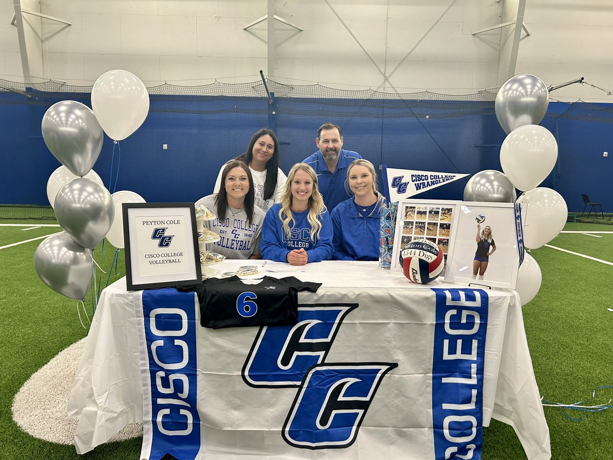 JhsOwlsvball's tweet photo. Congrats to Peyton Cole on signing her NLI today to continue her volleyball career! We are so excited for you!!! 🏐 @peytoncole05 @Gosset41 @DannyDeArman1 @CTRsports @JoshuaISD https://t.co/UE9rZCP2zr