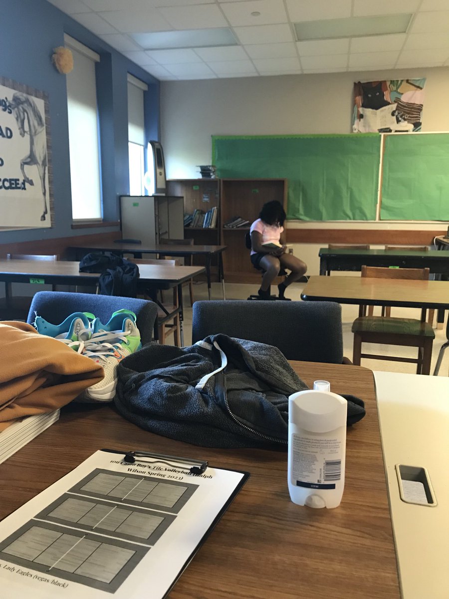 MsBMustang1's tweet photo. Is that a book I see?!! #bookworm #kpstar #readtosucceed 🤩❣️📚 https://t.co/zqBiiJGafQ