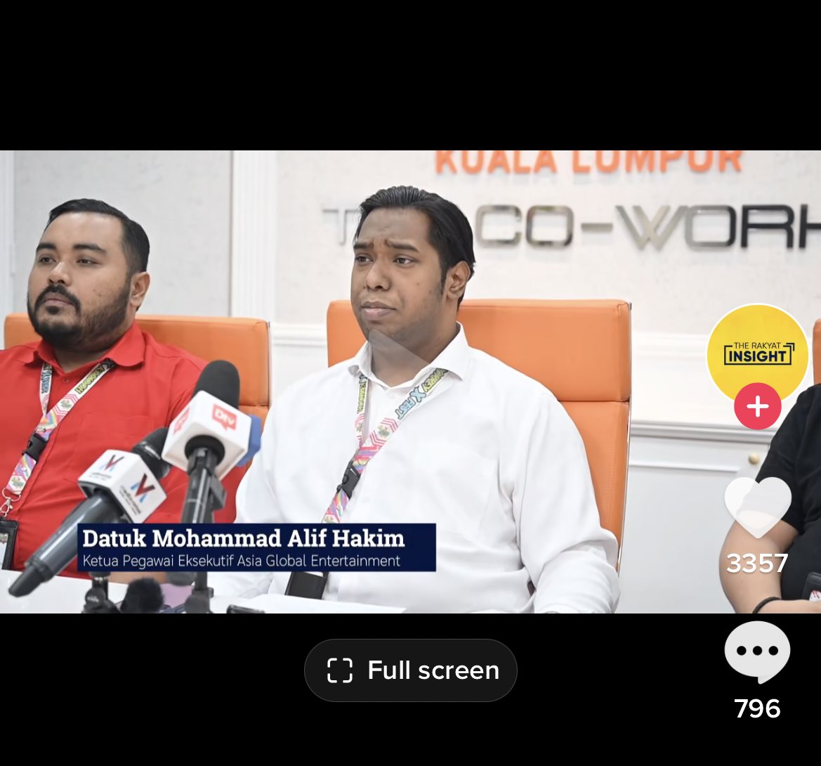Januarhaikal's tweet photo. I am lost, tell me again why this guy is a Datuk? I mean how? I have lots of questions but most importantly whoareyus?
#hoorayxfestraya
#boyiman https://t.co/9hmq3oMoSw