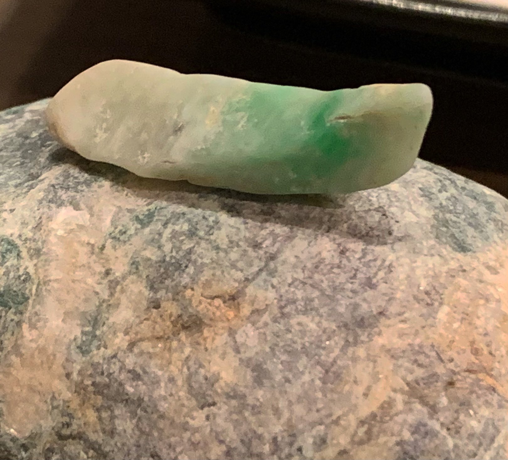 糸魚川翡翠・白翠翡翠 （糸魚川翡翠 大珠 小滝産 白に翠 50g