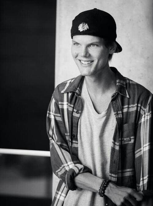 MarwanNizam's tweet photo. @Avicii It's been 5 years since you left us.
Your music helped me during one of darkest times & you touched millions with your unique musical talent.
Your death broke me beyond words. But you never left my playlists.💕
#Avicii
#AviciiForever
#RIPAvicii
#RIPTimBergling https://t.co/9uNhUra9Oc