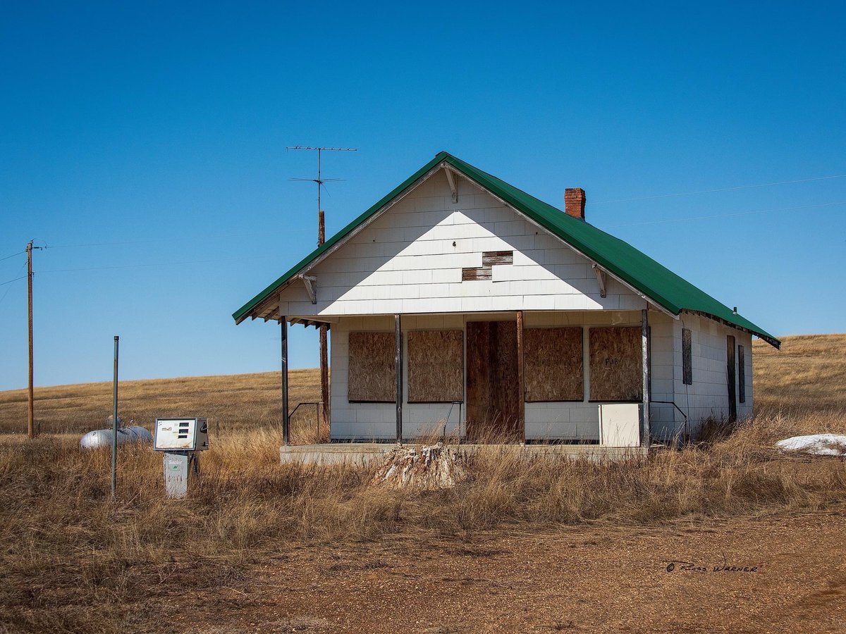 KC Brim 🇺🇸 on Twitter "Abandoned gas station in Trotters, ND. Photo