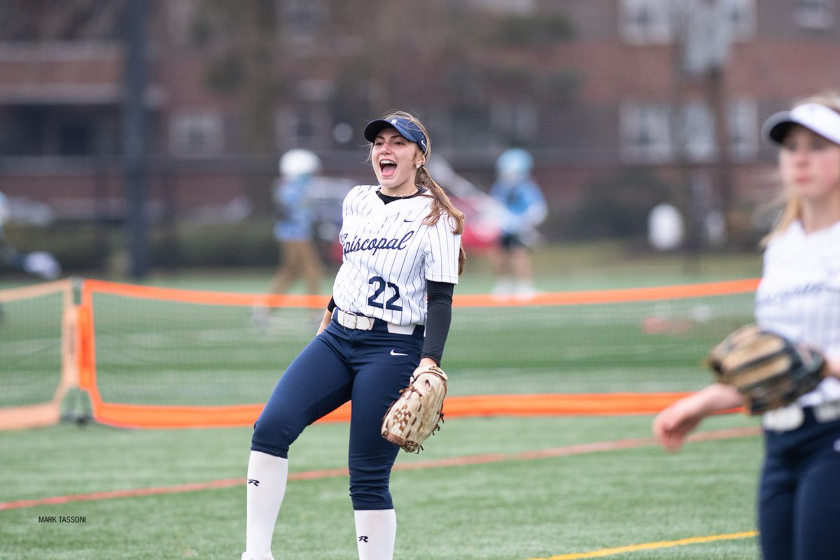 EA1785_Softball's tweet photo. Shout out to our captains! @oliviacella4 opened up the game after a bunt turned into a 2 run homer, and followed it up with flawless defense. @RylieSpor added a 2 run triple and @ealdridge2023 tapped in 2 more with her well-placed hits. EA wins 9-0 over SCH @EA1785_Athletic https://t.co/TpF3FKJ2BA
