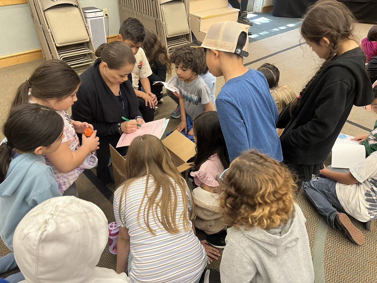 DrGrisier's tweet photo. Excited student published authors.
Sra. SantaMaria’s class getting their published #studentreasures books. https://t.co/7QaESkVJtP