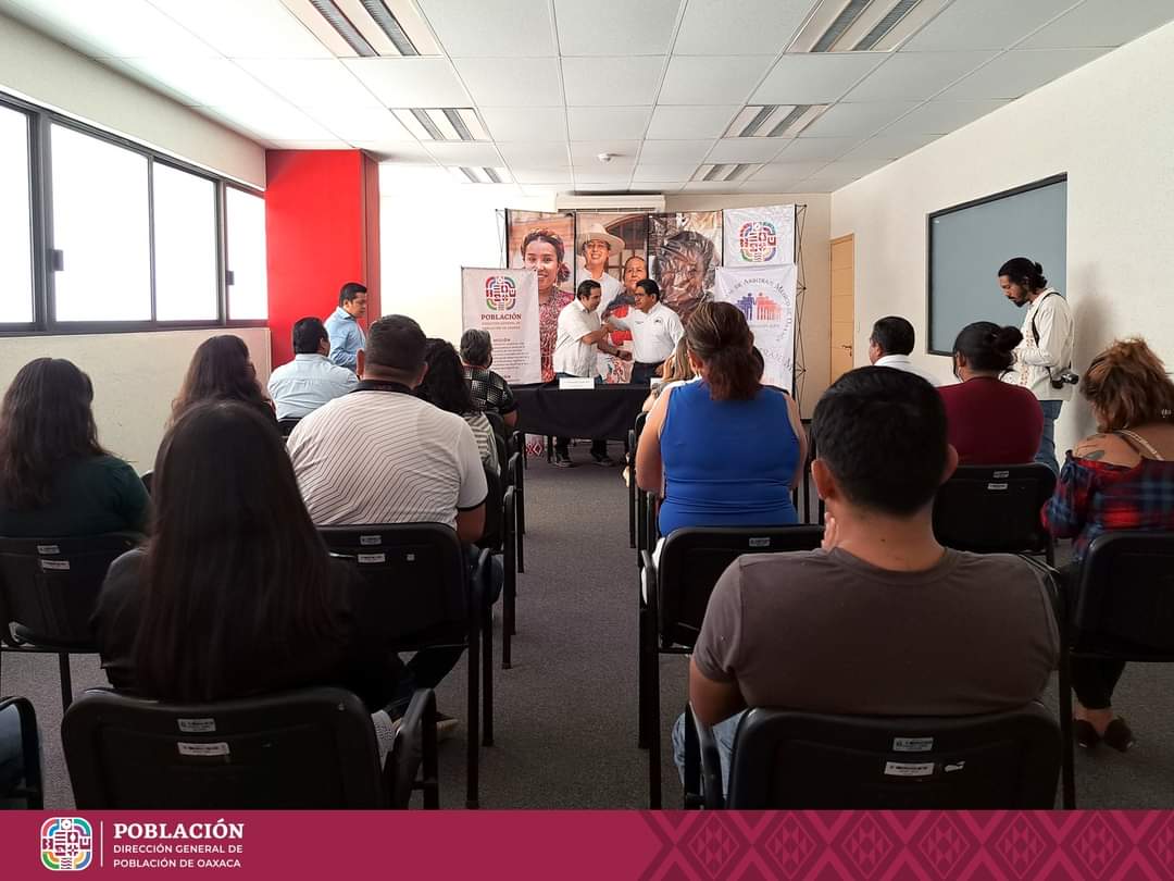 DIGEPO_GobOax's tweet photo. Hoy el Lic. Carlos Alberto Holder Gómez, Director General de Población de Oaxaca y el Dr. Alberto Vázquez San Germán, Presidente de la CEAMO, firmaron un convenio de colaboración entre ambas instituciones en pro de aportar desde la cultura demográfica al derecho humano a la salud https://t.co/bSug18Uoo0