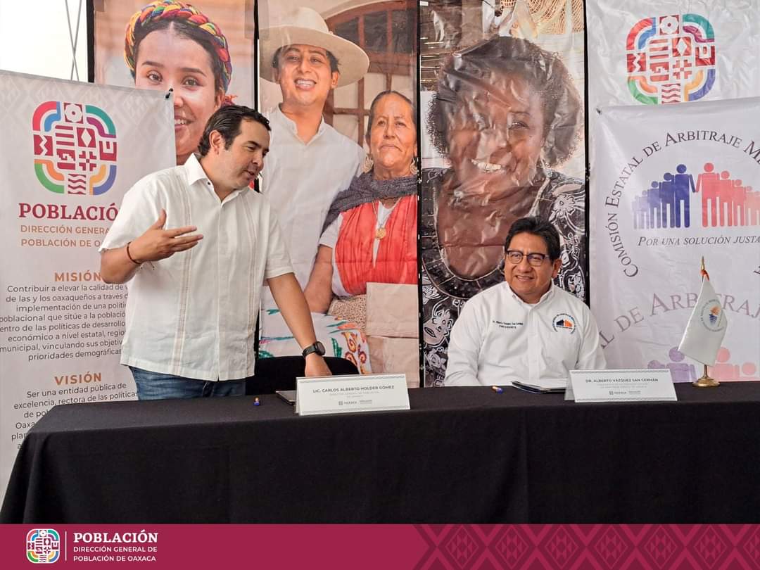 DIGEPO_GobOax's tweet photo. Hoy el Lic. Carlos Alberto Holder Gómez, Director General de Población de Oaxaca y el Dr. Alberto Vázquez San Germán, Presidente de la CEAMO, firmaron un convenio de colaboración entre ambas instituciones en pro de aportar desde la cultura demográfica al derecho humano a la salud https://t.co/bSug18Uoo0