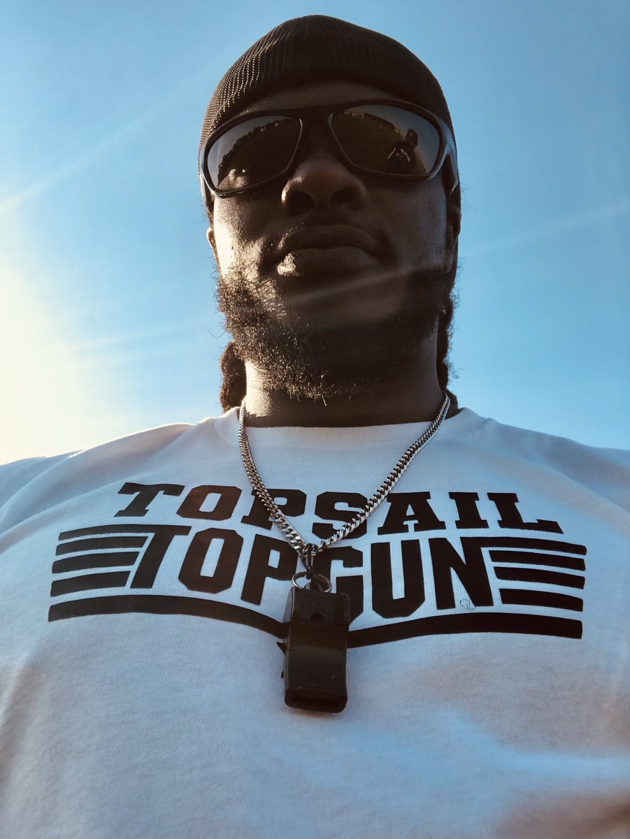 Cut from a different cloth, it ain't no calmin' me down
No need for no introduction 'cause we the hardest in town, uh #topsailtopgun #noquarter #dbisland #springball🏈 @TopsailFootball