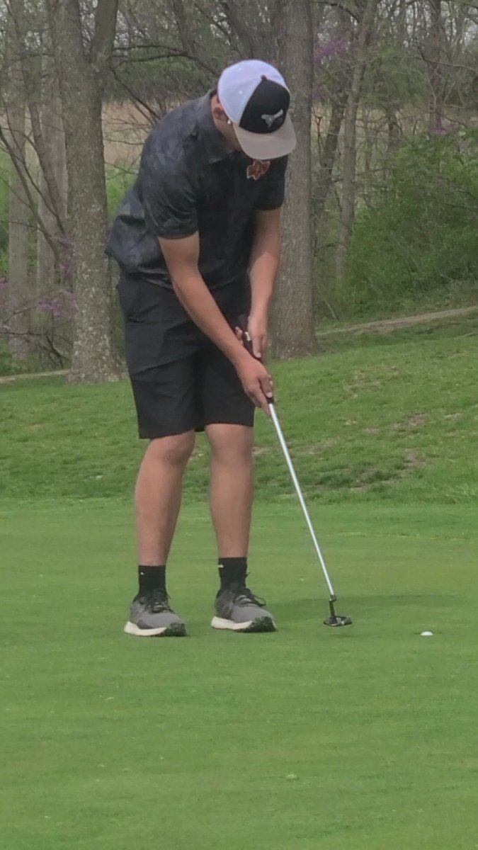 PCGOLFTEAM's tweet photo. PC 183 vs Park Hill 177 in the "Battle of Bragging Rights" Trophy Match. Park Hill defends the trophy. Congratulations, gentlemen! Amos 41, Gabbert 43, Hendee 48, Knickman 51, Gillilan 52. Close battle tonight, but great experiences gained. #DoYourJob    @PCHSAthletics1 https://t.co/ZJZvuGwJ3o