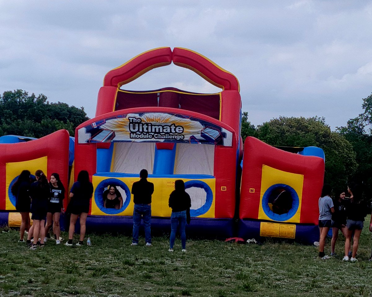 macbeers44's tweet photo. ♥️AWESOME time at the Picnic!!♥️
Thank you, parents, who helped and donated!  After all the COVID time, it's  so nice to see the kids laugh and have fun!
Huge shout out to Coach Fryar who really did all the planning!  You are the best Fryar!! @ConnallyCoyotes 
@CMSGirlsAthlet1 https://t.co/A2tQK6yOxZ