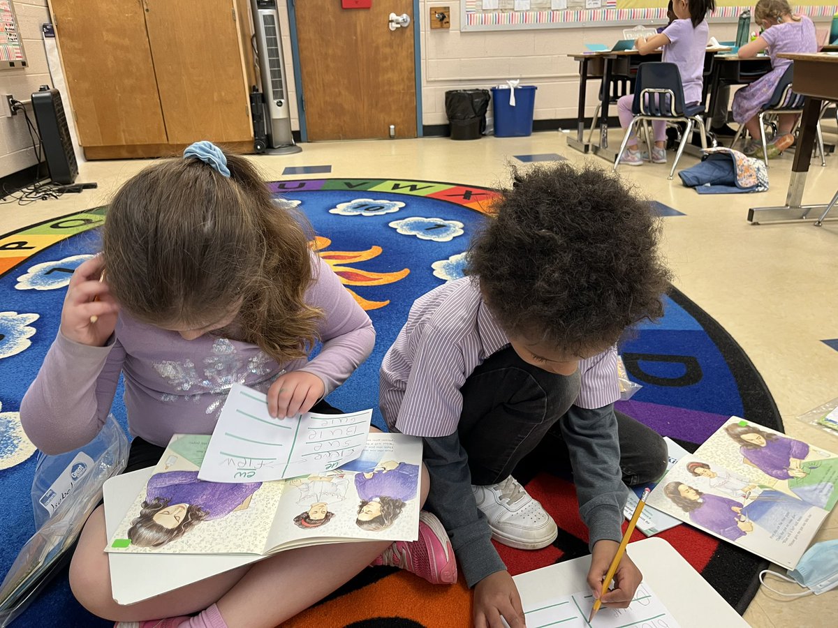 MES_Reading's tweet photo. Purple Up @Mosaic_ES was amazing!!! 💜💜 This lucky 1st grader started his day working hard in a reading group…and ended his day in a @USCG helmet!  Thank you and your families for your service!  ❤️🚁💜 https://t.co/ifTzym1rXE