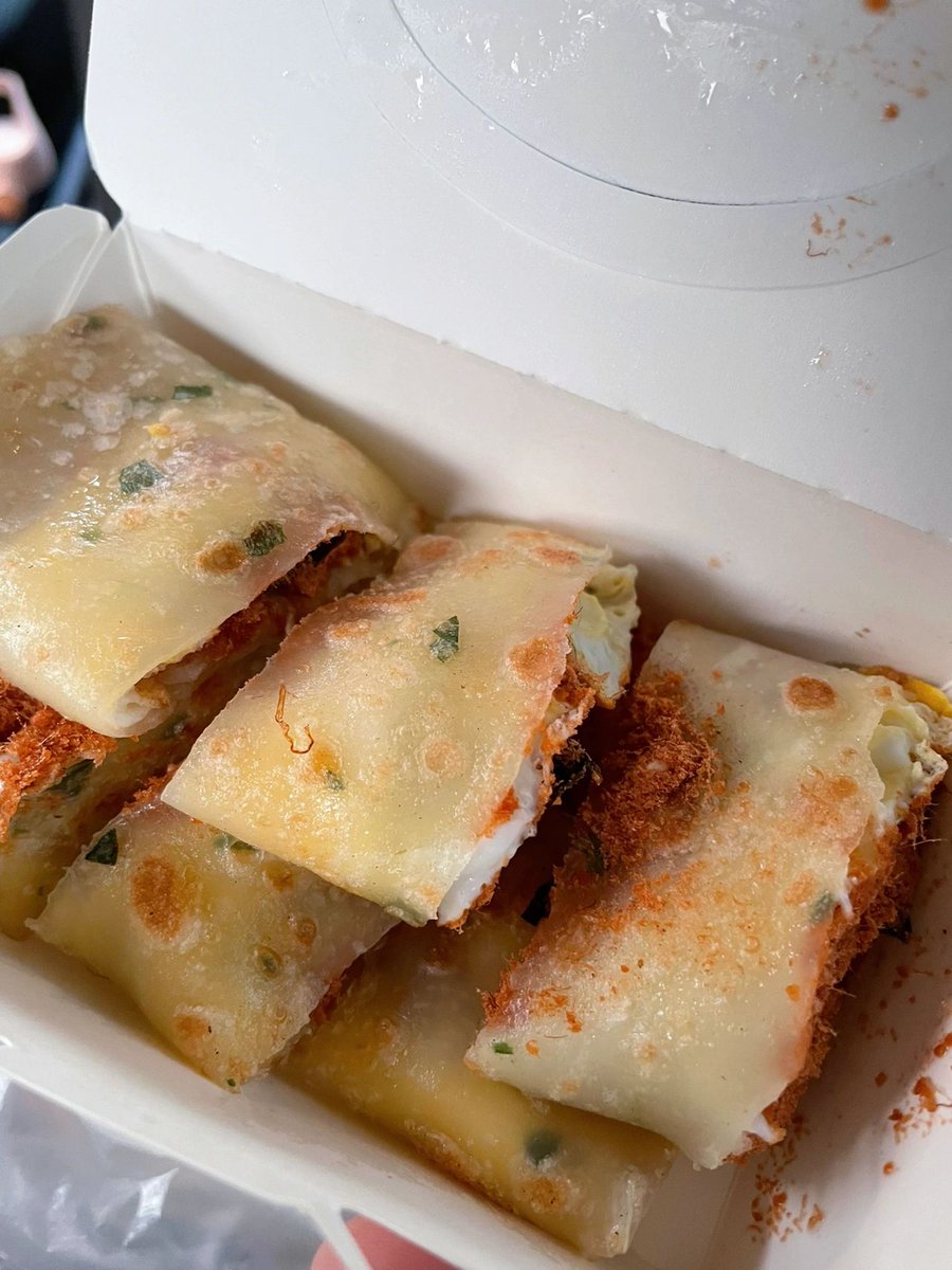 BosaMoima's tweet photo. I like to eat meat floss omelette. 😋 https://t.co/fR4bV861Ot