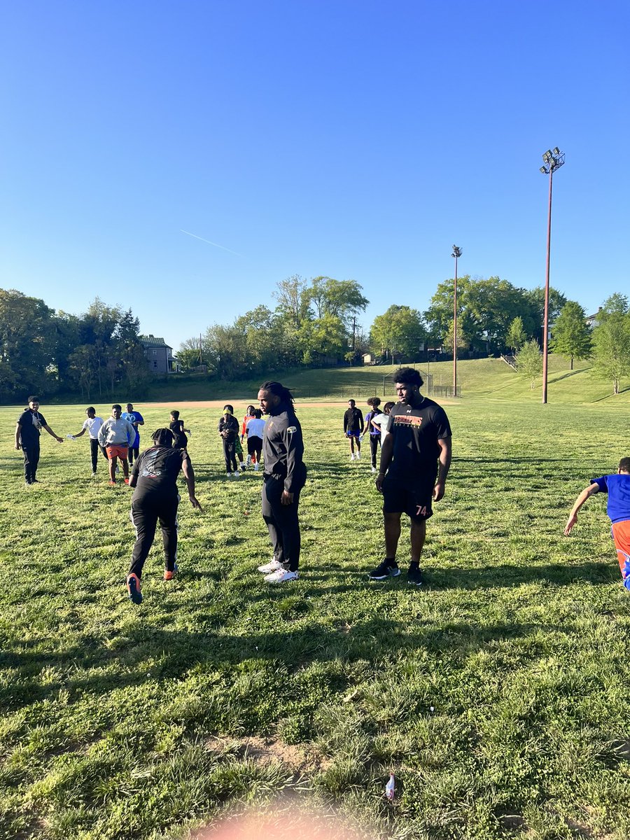 Tonight we got better! Providing mentorship with Marshal Heights Bison Youth Football. Preparation is the key to Success! Thank you to @DCPoliceDept @DCPoliceFdtn and @TBIAFoundation…… #education #dedication @TerpsFootball @tbiaf09