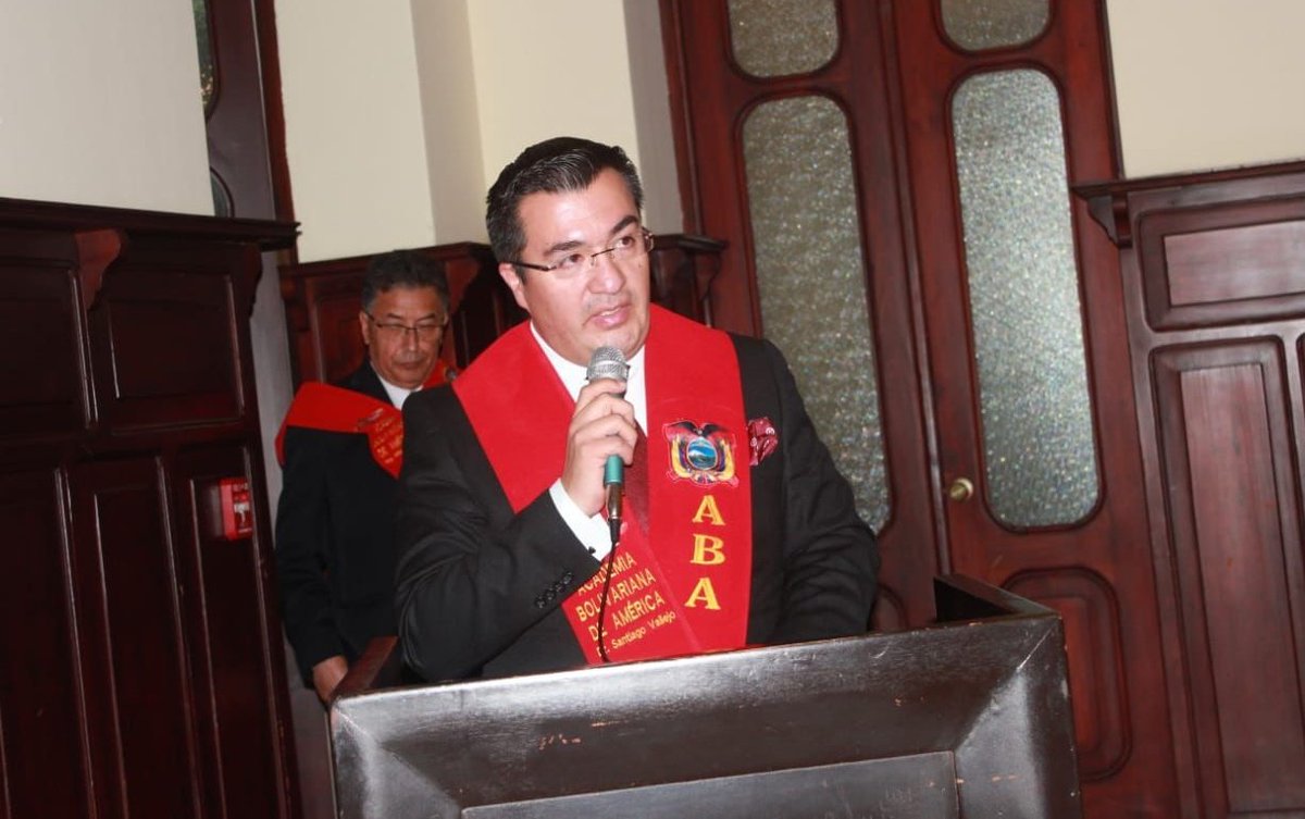 Bolivariana_Ec's tweet photo. ¡La Academia Bolivariana de América (ABA-E) celebró su Aniversario! 
Destacados oradores, incluyendo al Canciller de la ABA-E y la presidenta de la Sociedad Bolivariana del Ecuador, abordaron temas alusivos a la temática. https://t.co/3SbVrjScoM