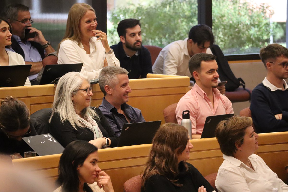 IAE_Austral's tweet photo. #IAEDay | Este miércoles todo el #EquipoIAE participó de una jornada especial en el Campus, de encuentro y trabajo en común. Se presentaron proyectos en los que están trabajando distintas áreas y el profesor Patricio Fay brindó una clase interactiva sobre "Trabajo Híbrido". https://t.co/hGa5lDfhfG