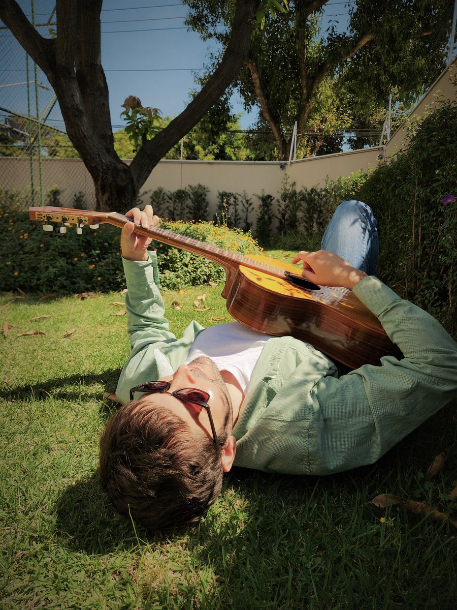 EVDBanda's tweet photo. Slip inside the eye of your mind
Don't you know you might find
A better place to play?

#música #rock #evdbanda #rockbrasileiro #vozeviolao #rockbr #violao #jardim #oculosescuros #violaoevoz #rockbrasil #digiorgio #flores #arvore #paisagem #ceuazul #dontlookbackinanger #oasis https://t.co/2jXCZavpK2