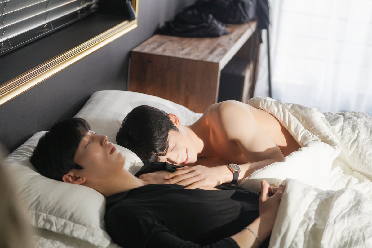 KENAZ_official's tweet photo. 담당자pick 회심의 컷!
따사로운 햇살 아래 두 남자☀
✨#밥이사 시청은 헤븐리에서~✨
https://t.co/uv9Ttt2D9d
#밥만잘사주는이상한이사님 #TheDirectorWhoBuysMeDinner #비하인드 #bl #bl드라마 #벨드 #blwebseries #webseries #heavenly #헤븐리 #KENAZ #케나즈 #네이버시리즈 #naverseries https://t.co/qVDxPYlTUp
