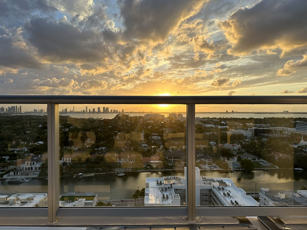 <a href="/SmokeAwayyy/">Smoke-away</a>