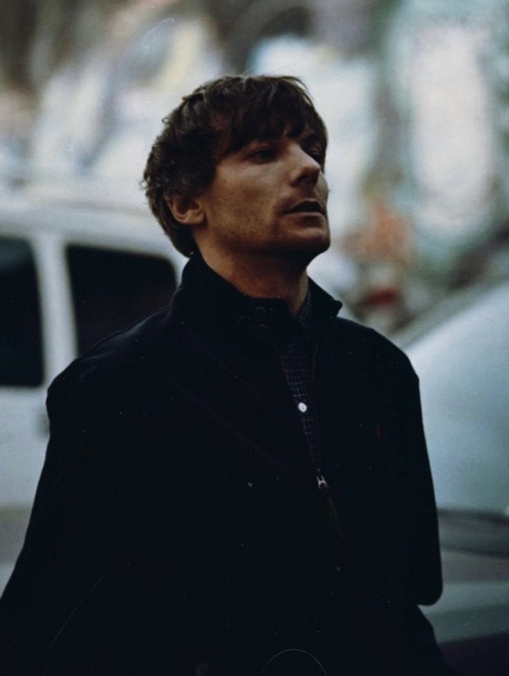 holdingonbrat's tweet photo. hilo sobre parte del sabotaje qué tuvo louis tomlinson a lo largo de estos años; https://t.co/lCqWVmQ5pD
