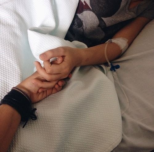peiky_bitilover's tweet photo. #kooktaeau #kookvau • ACCIDENTE •

Donde Jungkook, el hermano de Jimin, sufre un accidente en su moto, y necesitan urgentemente quién pueda cuidarlo en el hospital.
O donde Taehyung, el mejor amigo de Jimin, se ofrece para cuidarlo. Sin saber lo que pasaría entre ellos https://t.co/2GE4EooRKh