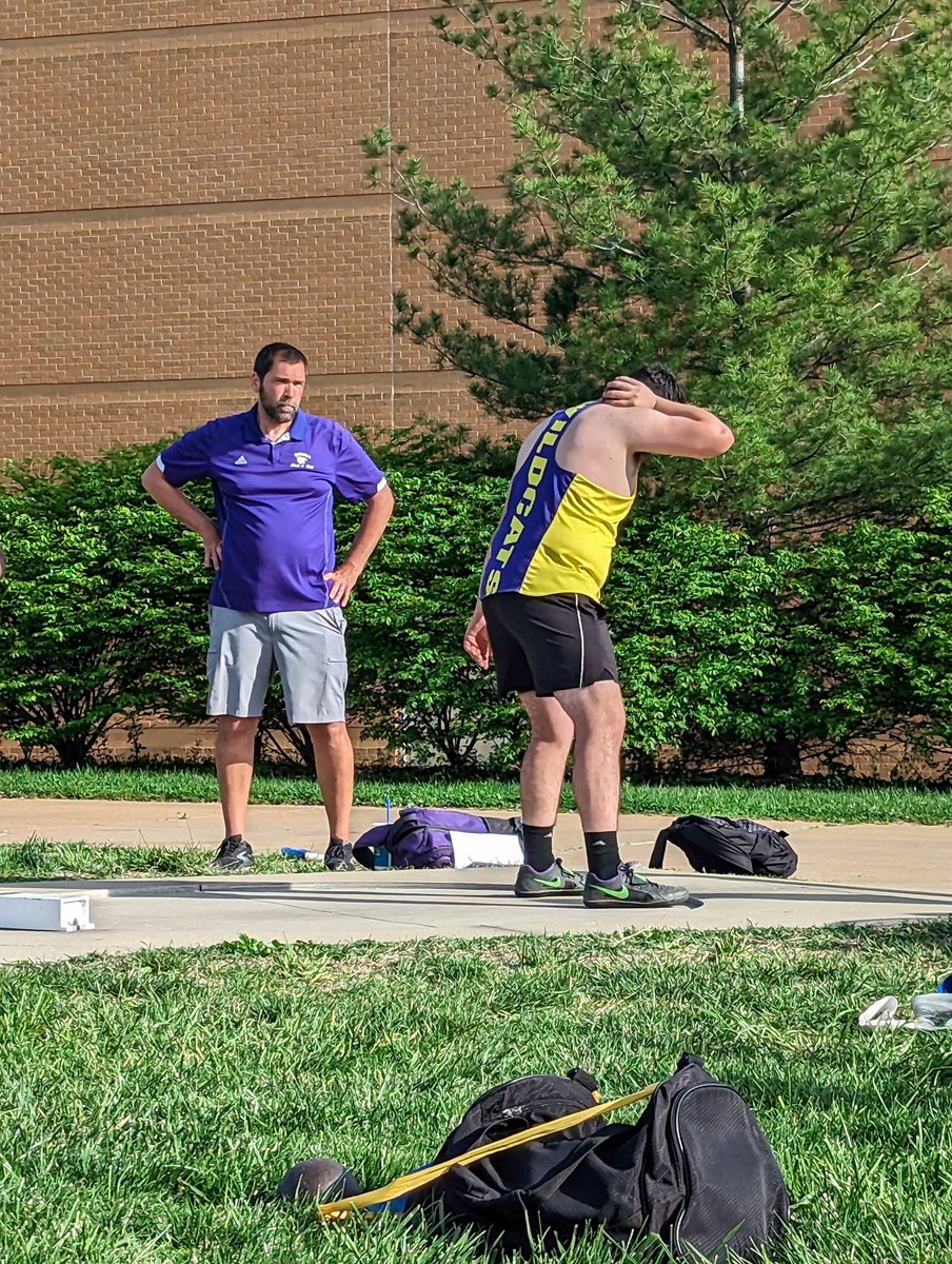 MandyKotraba's tweet image. Coach Thebeau giving a few pointers to my favorite thrower. #ThrowNation