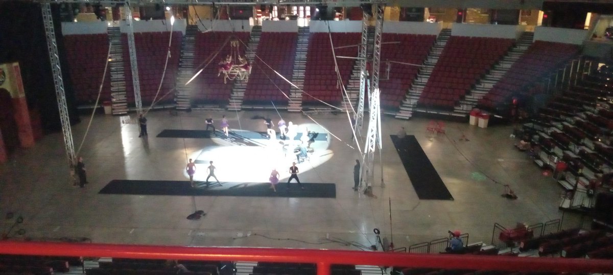 #GammaPhiCircus
Dress rehearsal for this weekend's circus #illinoisstate
@Pantagraph