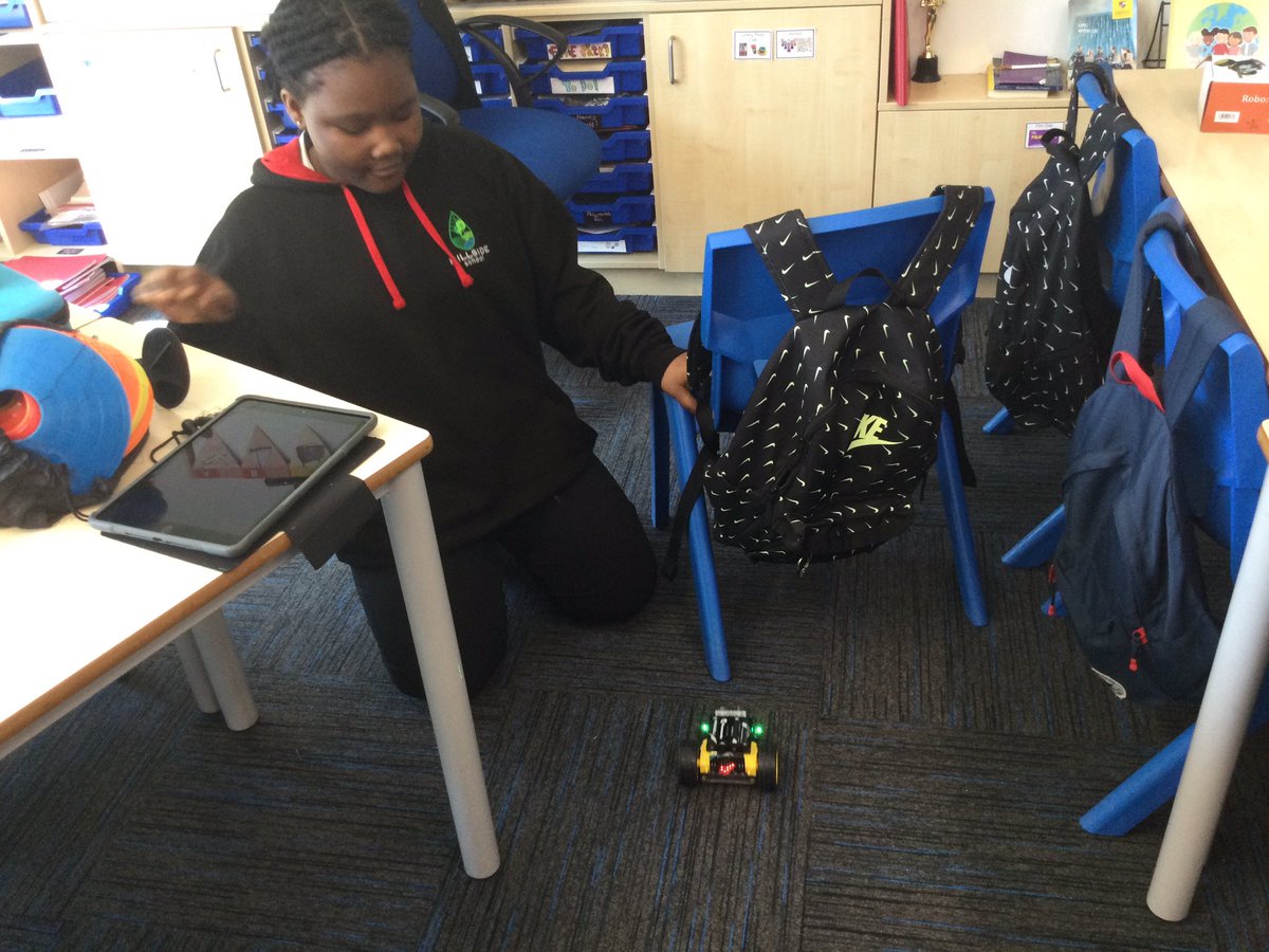 SchoolHillside1's tweet image. There was more building of @microbit_edu #microbots and experimentation with #MartytheRobot @RoboticalLtd at #HillsideCodingClub this week. @DigitalXtraFund @DigiLearnScot