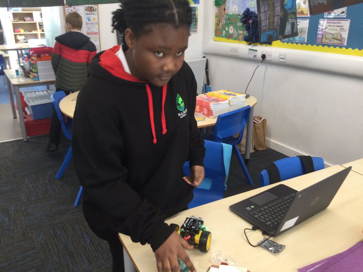 SchoolHillside1's tweet image. There was more building of @microbit_edu #microbots and experimentation with #MartytheRobot @RoboticalLtd at #HillsideCodingClub this week. @DigitalXtraFund @DigiLearnScot