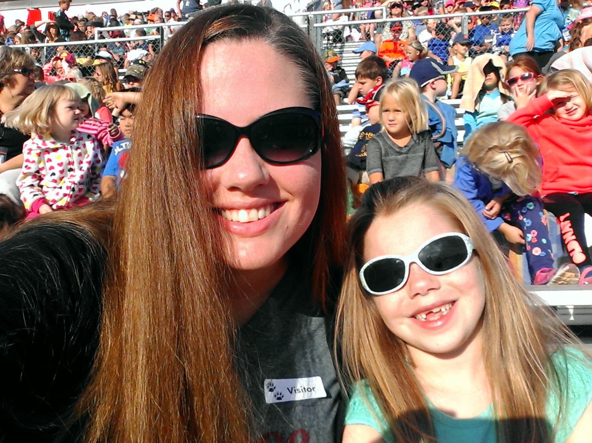RaisingMyBabies's tweet photo. If you see this post a pic of yourself in some cool shades https://t.co/kf4yKgVbSW