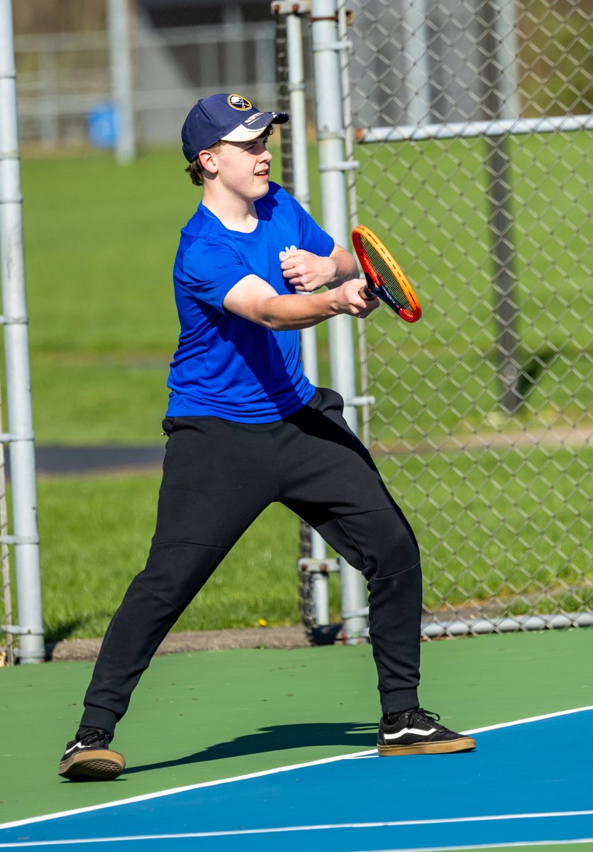 deisel68's tweet photo. A beautiful sunny evening for some Rebel Tennis! Great job tonight! #mycrcs https://t.co/c0R3eMjk7t