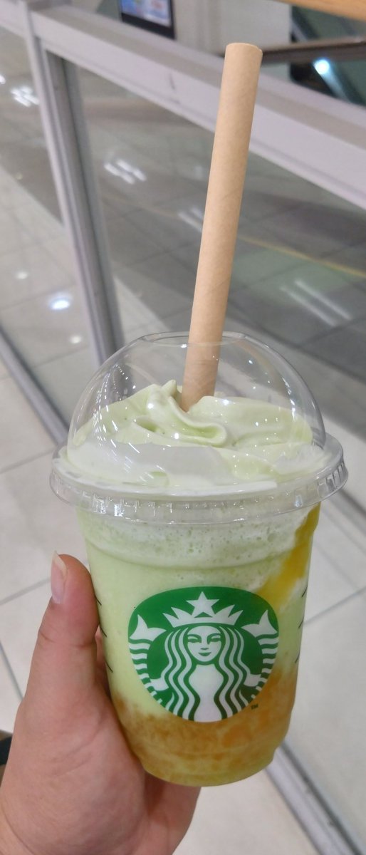 0310Riho's tweet photo. スタバのメロンofメロンフラペチーノやっと出会えた😆💚
果肉ゴロゴロで、めっちゃメロン🍈
Sexyストロー持ってくの忘れた😅
紙ストローめっちゃ吸いにくい💦

#MELONMELON
#スターバックス https://t.co/QPwS7o0yVl