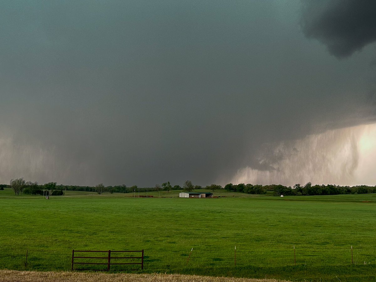 Large #tornado just southwest of Cole, Oklahoma. #okwx