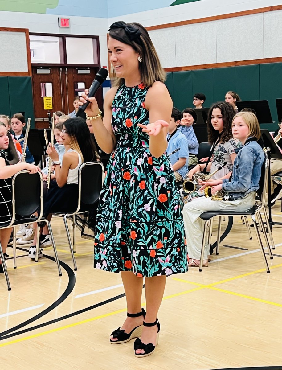 EdgeElementary's tweet photo. @EdgeElementary talented fourth grade musicians performed for friends and families this evening.  Bravo @Mrs_ClarkQV &amp; fourth grade band and orchestra students on a fantastic performance!  So proud!  #music 🎵#GoodVibes 🎵#YouRock 🎵 #ProudPrinicpal 🎵 #iThinkQV 🎵 https://t.co/djU7erAeyq