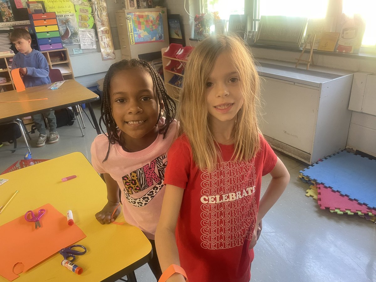 konsrockstars's tweet photo. We switched seats today and redid our STEM challenge from the beginning of the year. Our growth in every way is truly incredible!#findthekind @JJESOwls @SreeVidya14 https://t.co/5wyBKWirSA